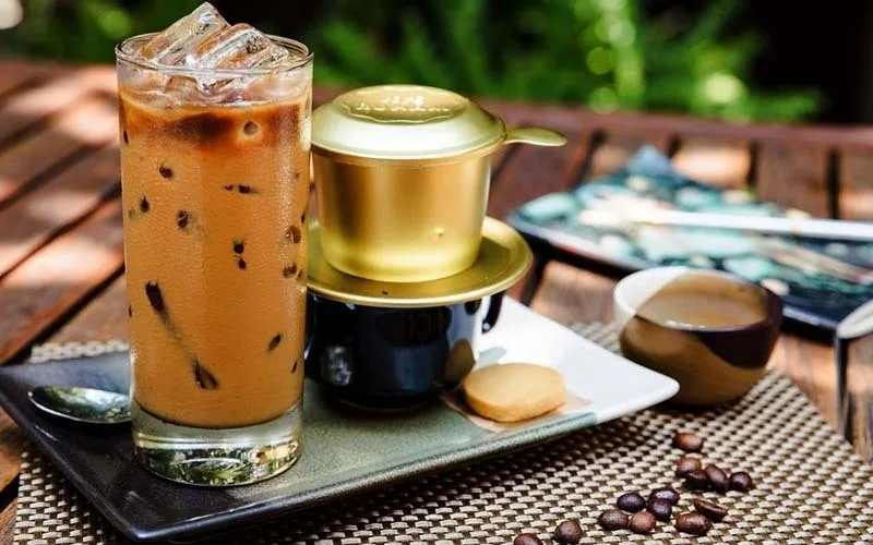 1 ly ca phe sua bao nhieu calo giai dap chi tiet cho nguoi quan tam voc dang