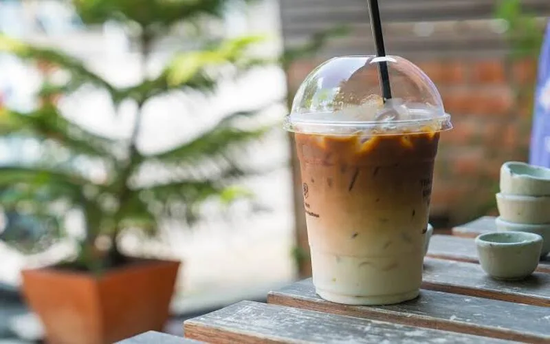1 ly ca phe sua bao nhieu calo giai dap chi tiet cho nguoi quan tam voc dang