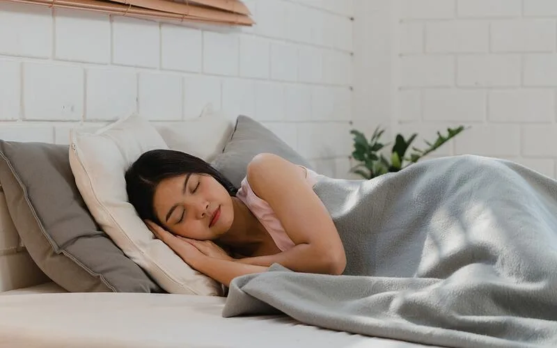 nam mo thay nguoi khac co bau la diem gi giai ma chi tiet