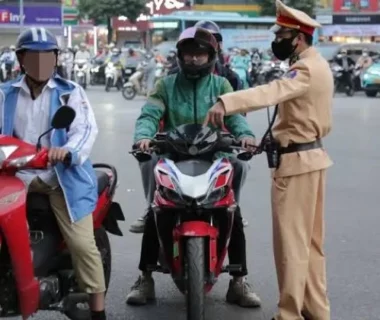 Giải thích lỗi vượt đèn đỏ xe máy – pháp lý, mức phạt và hệ lụy xã hội