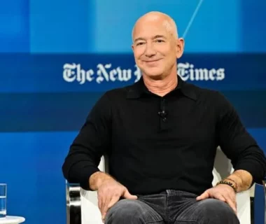 Tìm hiểu Jeff Bezos là ai – Hành trình từ gara đến đế chế Amazon